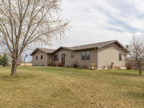 9528 115th St, Pine Island, MN 55963-8627