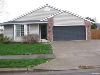 4434 Morfitt St, Hubbard, OR 97032-9569