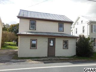 52 Main St, Carlisle PA  17015-9505 exterior