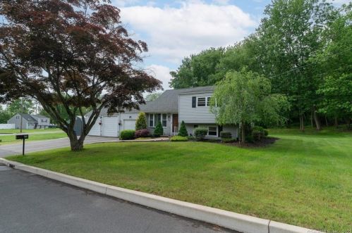 45 Annette Pl, Middletown, CT 06457-2101