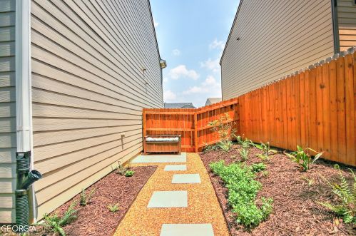 3843 Hempstead Way, Atlanta GA  30331-5268 exterior
