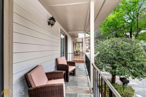 302 Brandywine Cir, Atlanta GA  30350-2002 exterior