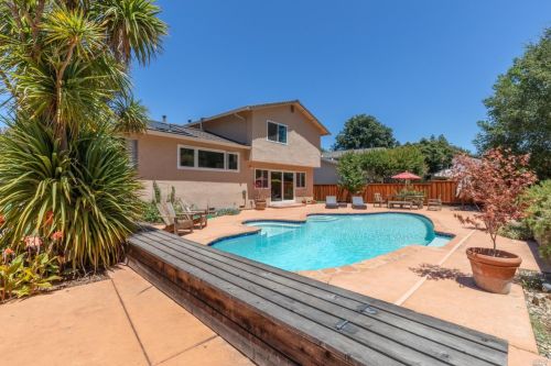 1117 Mountain View Cir, Fairfield CA  94558-5311 exterior