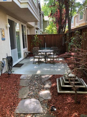 10702 Ian Ln, Pleasanton, CA 94568-5545