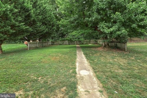 130 Baugher Dr, Hanover PA 17331-4003 exterior