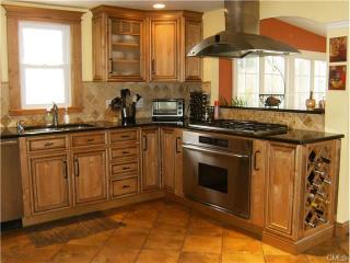 4 Gwendolyn St, Norwalk CT  06851-5405 exterior