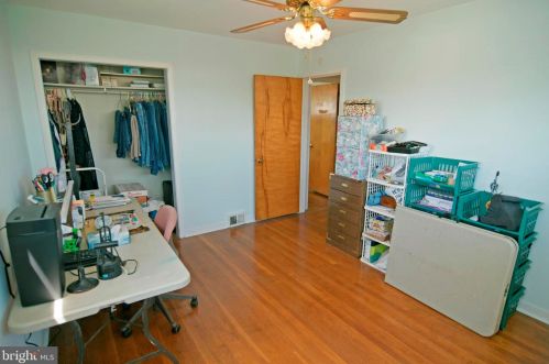 92 Lakedale Dr, Trenton NJ 08648-4421 exterior