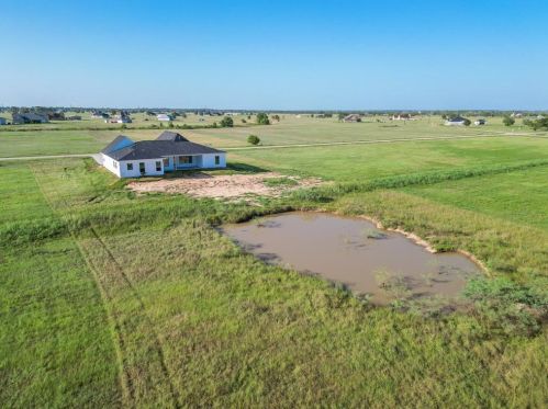 519 Chuckwagon Trl, Angleton TX 77515 exterior