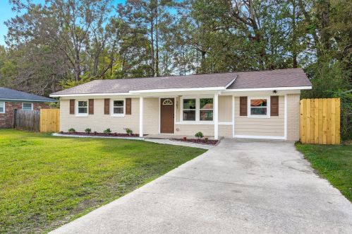 305 Elliott Dr, Ladson, SC 29456-4871