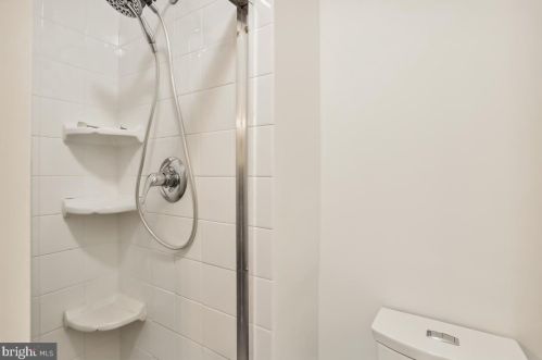 18 Kinsman View Cir, Silver Spring MD 20901-1652 exterior