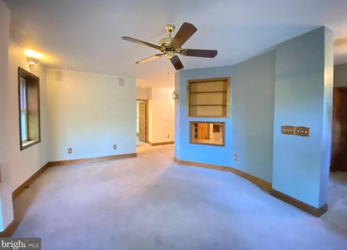 210 Maple Ave, Camden NJ  08109-2615 exterior