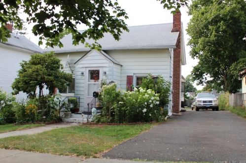 21 Silver St, Middletown, CT 06457-3826
