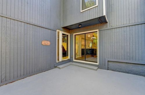 1039 Mariners Ct, Stone Mountain, GA 30083-2603