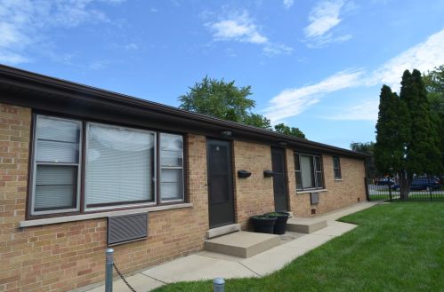 586 Rozanne Dr, Addison IL  60101-2700 exterior