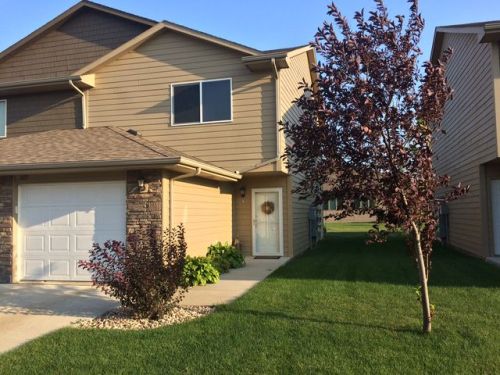 1615 Nicklaus Dr, Aberdeen, SD 57401-9105