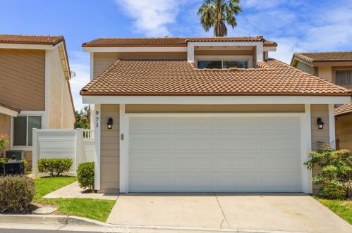 971 Park Rim Cir, Anaheim, CA 92807-5113
