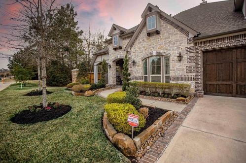 926 Holly Chapple Dr, Conroe, TX 77384-2502