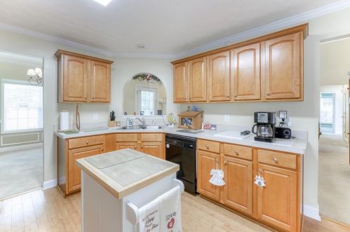 195 Adrians Ln, Porterdale, GA 30016-1404