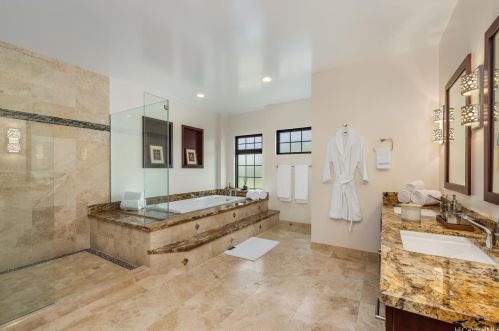 4761 Farmers Rd, Honolulu HI  96816-5445 exterior