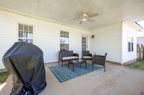 209 Tyson Glen Dr, Warner Robins GA  31088-2396 exterior