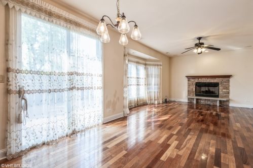 489 Seegers Rd, Des Plaines, IL 60016-3017