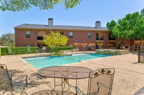 3244 Donnelly Cir, Fort Worth TX  76107-5452 exterior