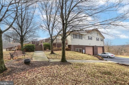 740 Knight Dr, Harrisburg, PA 17111-4902