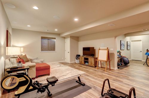 27270 Lakeview Dr, Aurora CO 80016-2514 exterior