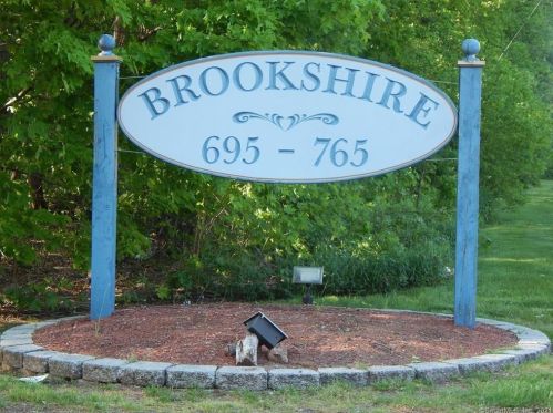 709 Main St, Cheshire CT  06410-3416 exterior