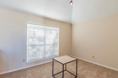 1123 Holly Dr, Carrollton TX 75010-1073 exterior