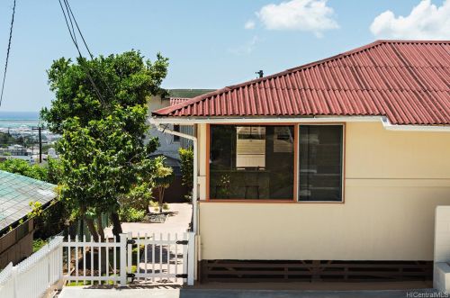 1717 Noe St, Honolulu, HI 96819-3853