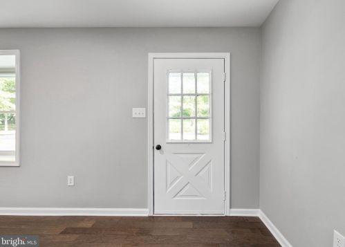 14676 Alps Dr, Woodbridge VA  22193-3322 exterior