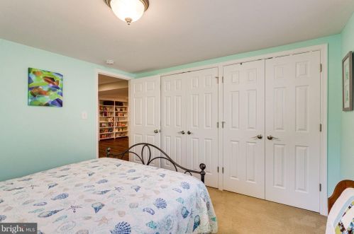 909 Roswell Dr, Silver Spring MD 20901-2128 exterior