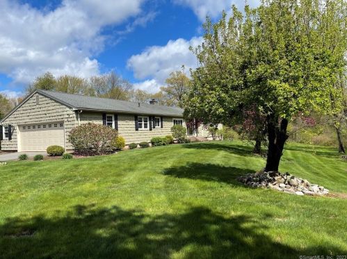 46 Suncrest Dr, Somers, CT 06071-2211