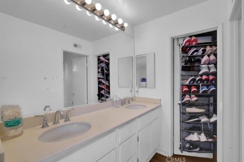 1527 Prestwick Dr, Riverside CA  92507-8448 exterior