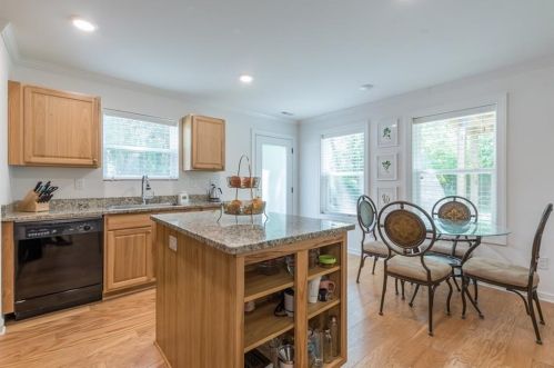 1648 Beacon Hill Blvd, Atlanta GA  30329-2556 exterior