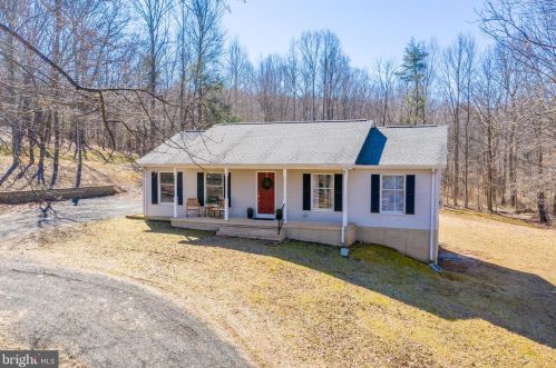 9537 Elihu Hill Rd, Marshall, VA 20115-2824