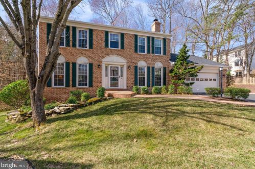 4267 Berwick Pl, Woodbridge, VA 22192-5119