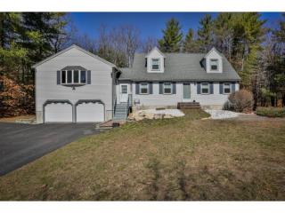 8 Merlin Pl, Londonderry, NH 03053-3952