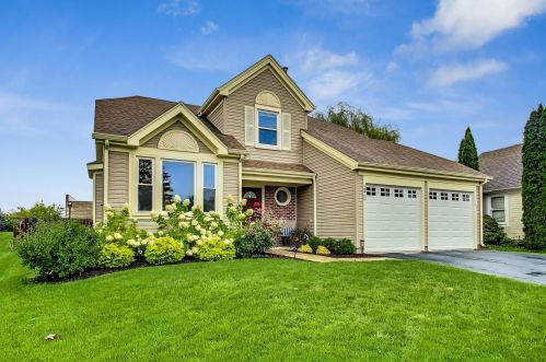 12 Washington Ct, Streamwood, IL 60107-1366