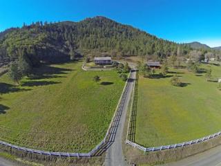 8800 Wagner Crk Rd, Talent OR  exterior