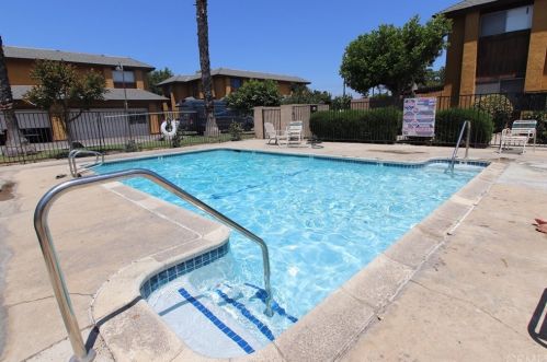 2119 Edinger Ave, Santa Ana, CA 92705-4722