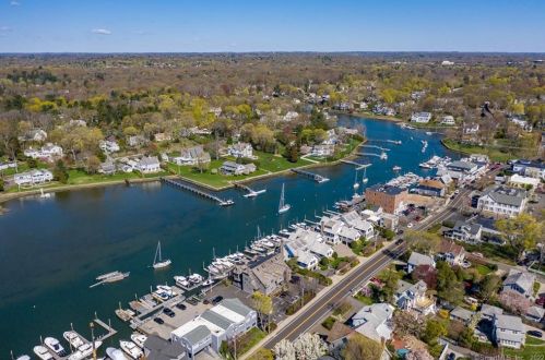 9 Woodbine St, Norwalk, CT 06853-1030