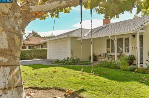137 Cynthia Dr, Concord CA  94523-2901 exterior