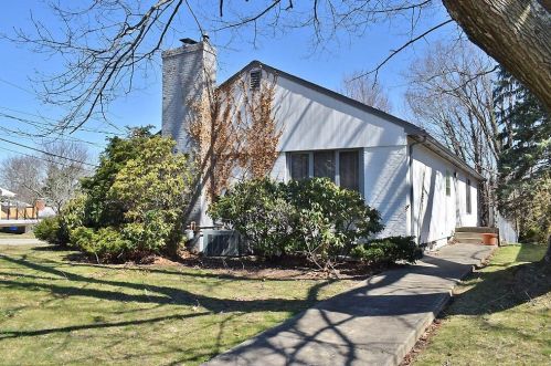 2 Brookway Rd, Providence, RI 02906-4821