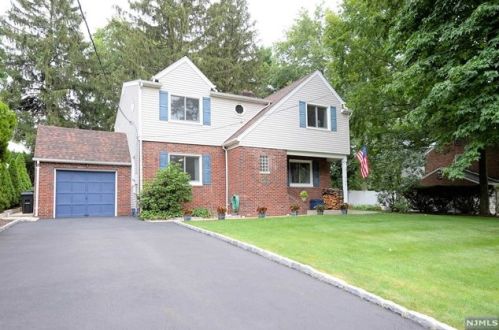 780 Oak Ave, River Edge, NJ 07661-2222