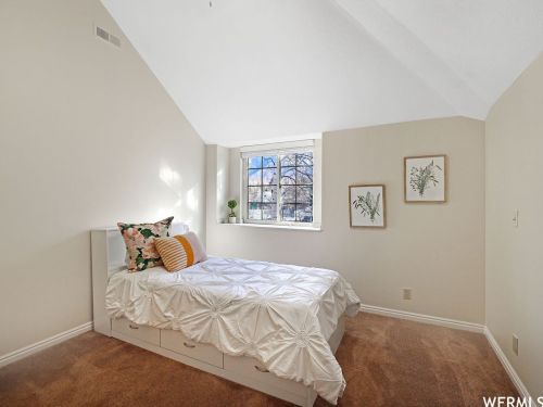 25 Snowstar Ln, Sandy UT 84092-4800 exterior