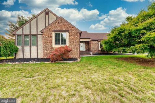 135 Ridgeway Ln, Harrison Township, NJ 08062-9359