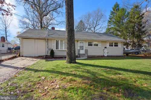 5 Pear Ave, Browns Mills, NJ 08015-3213
