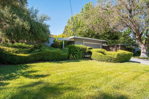 666 Blackberry Ln, San Rafael, CA 94903-1214
